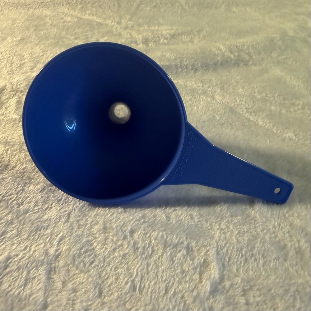 Tupperware funnel - 1227-4 blue